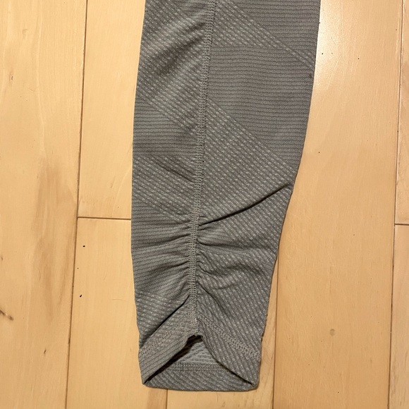 Prana leggings with ruche detail on the leg - Picture 6 of 7